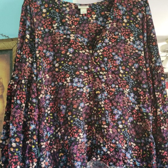 Tops - Womens size XL floral blouse